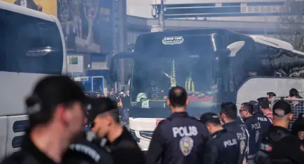 Fenerbahçe taraftarı 45 otobüsle RAMS Park'a geldi