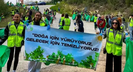 Bornova’da doğa için el ele: Çevre temizliği etkinliğine yoğun ilgi