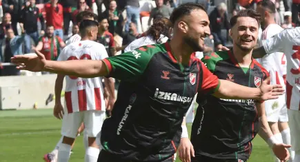 Karşıyaka ile Ayvalıkgücü tur için sahaya çıkıyor