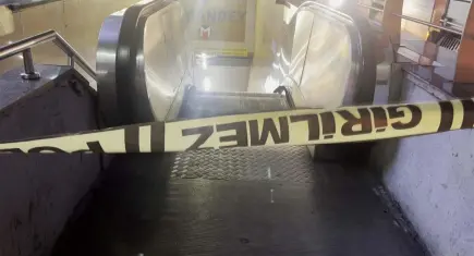 İstanbul metrosunda feci kaza: Raylara düşen genç hayatını kaybetti