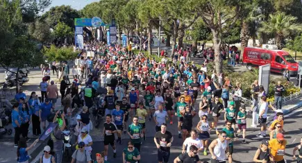 Salomon Çeşme Yarı Maratonu’nda dereceye giren sporcular ödüllerini aldı