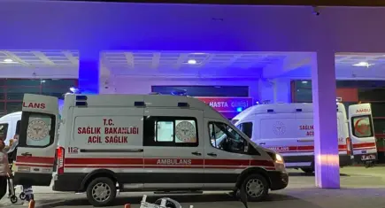 Yağmurda kontrolden çıkan Tır karşı şeride daldı:  Minibüsteki 11 yolcu yaralandı! 