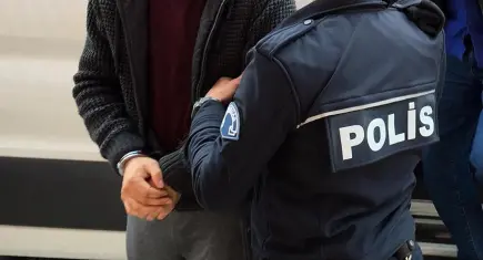 İzmir’de 4 çocuk 56 yaşındaki adamın burnunu kırdı, altın bilekliğini çaldı 
