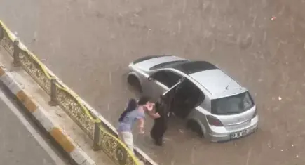 Sel, dolu ve hortum kabusu! Birçok kentte hayat felç oldu