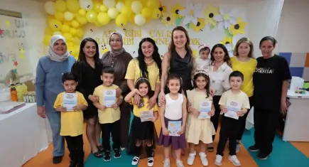Konak’ta miniklerinin ilk karne heyecanı