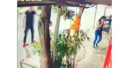 Uzaklaştırma alan koca eşini bıçakladı