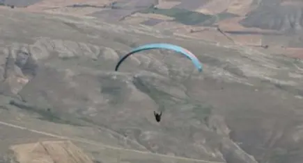 Çorum'da yamaç paraşütü faciası: Kayalıklara düşen pilot hayatını kaybetti