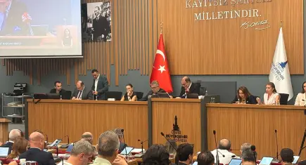 İzmir Büyükşehir Meclisi’nde 750 milyon TL’lik iç borçlanma tartışması