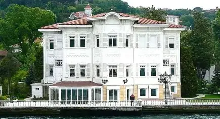 Faruk Yalçın'ın Boğaz'daki ünlü yalısı satışa çıktı! Fiyatı dudak uçuklattı