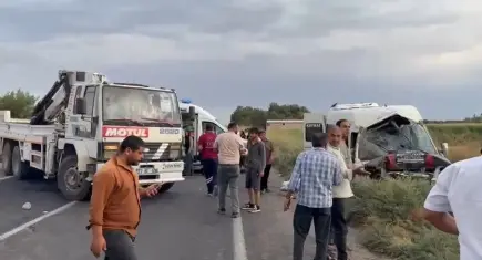 Şanlıurfa’da tarım işçilerini taşıyan minibüs kanala devrildi: 19 yaralı