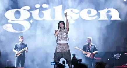 İEF’de Gülşen'den İzmir'de unutulmaz konser