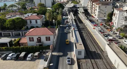 İzmir’de tehlike saçan yol: Yayalar ölümle burun buruna