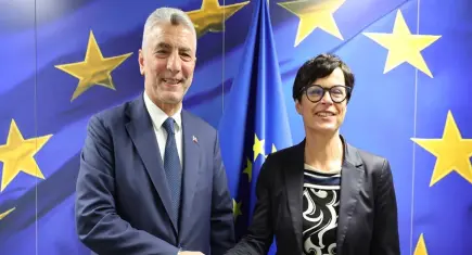 Bakan Bolat, Avrupa Komisyonu Genişleme ve Doğu Komşuluğu Komiseri Kos ile görüştü