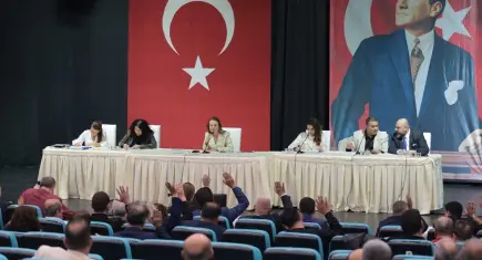 Konak'ta tarihi karar: 113 mahalle 57’ye düşürüldü