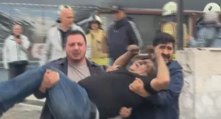 Kadıköy'de 8 katlı binada yangın: Mahsur kalanlar için ekipler seferber oldu