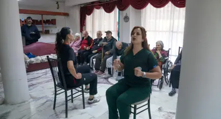 Seferihisar’da yaş almanın en güzel hali: Hareket, sohbet ve dayanışma