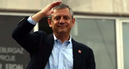 Özgür Özel’den AK Parti’nin İzmir paylaşımına tepki