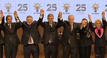 AK Parti İzmir İl Başkanı Saygılı’dan Tugay’ın rozet takması sonrası ilk mesaj