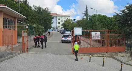 Başakşehir'deki okul saldırısında 3 tutuklama: 15 yaşındaki şüpheli ve ailesi cezaevinde