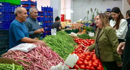 Başkan Vekili Akın Yalı Mahallesi’nde esnaf ve vatandaşları dinledi