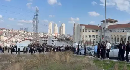 Esenyurt'taki lisede bıçaklı kavga:2 öğrenci yaralandı