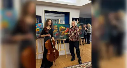 İzmirli ressam Pınar Karaman’ın eserleri Paris’te sanatseverlerle buluştu