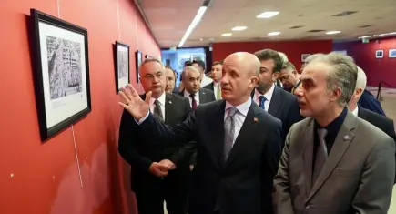 YÖK Başkanı Özvar, İzmir'de "Gazze'de Bir Gün" sergisini ziyaret etti