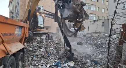 Maltepe’de çöken binada 3 kişinin daha cansız bedenine ulaşıldı: Arama kurtarma çalışmaları sonlandı