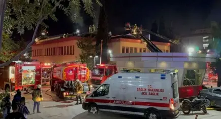 Kartal’da hastanenin çatısında yangın! Hastalar tahliye edildi