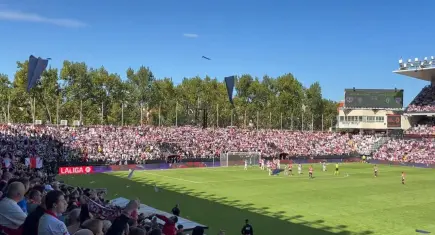 La Liga’da taraftar protestosu sahaya taştı: Rayo Vallecano-Athletic Bilbao maçı tatil edildi! 