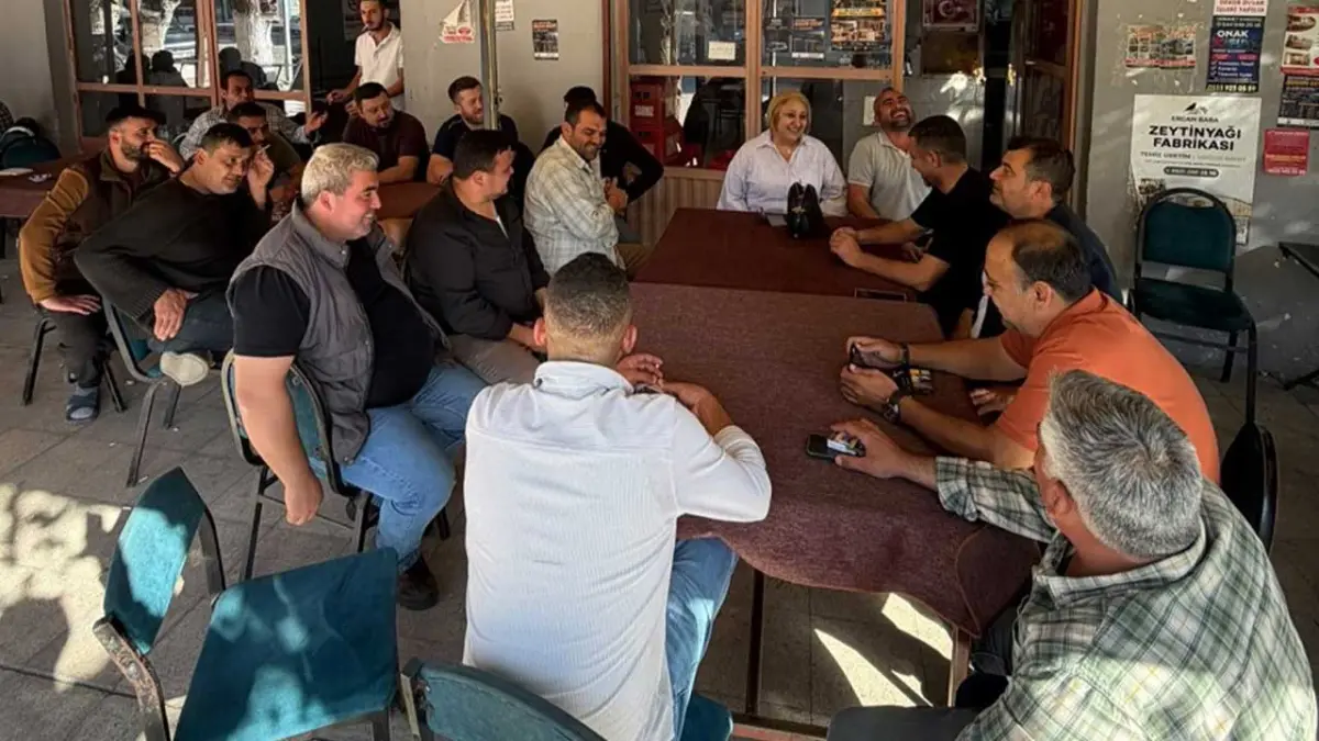 Menderes’te Başkan Vekili Asuman Şen’den pazar mesaisi